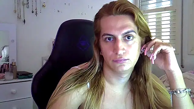 Snapshot of luizacandy chatting on 07-12-26, 05:59 luizacandy online show from 07-12-26, 05:59