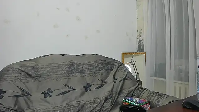 Snapshot of YourSuperModel chatting on 12-19-24, 01:18 YourSuperModel online show from 12-19-24, 01:18