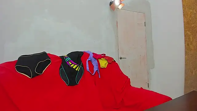 Snapshot of YourSuperModel chatting on 02-14-25, 10:38 YourSuperModel online show from 02-14-25, 10:38