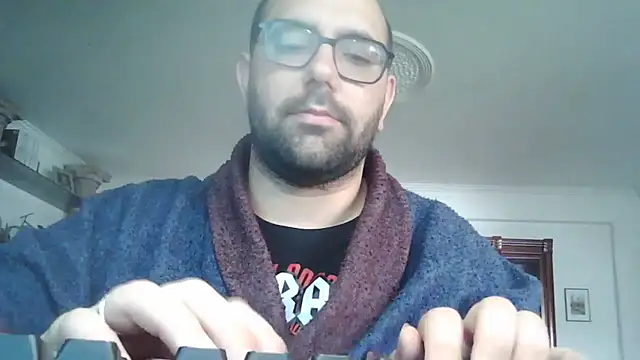 manokiitoo online show from 04-12-26, 03:17