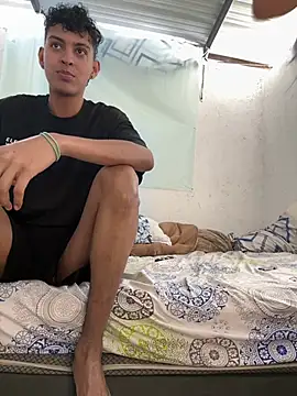 Snapshot of ValenSuarez25 chatting on 07-05-26, 04:14 ValenSuarez25 online show from 07-05-26, 04:14