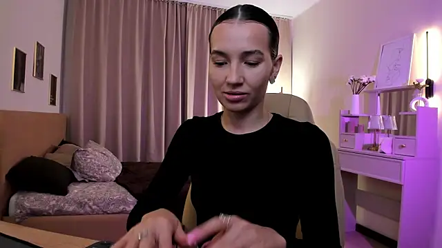 Bellla Haddid online show from 11-14-25, 01:48