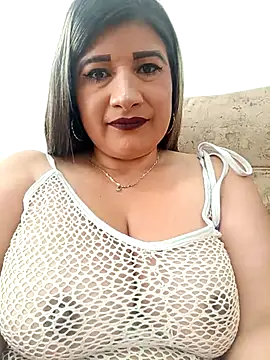 Snapshot of Hannahcandyy chatting on 02-08-26, 03:37 Hannahcandyy online show from 02-08-26, 03:37