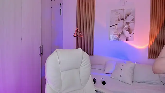 Snapshot of Kendall_Bunnyy chatting on 03-06-25, 11:42 Kendall Bunnyy online show from 03-06-25, 11:42