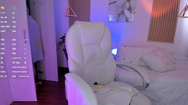 Snapshot of Kendall_Bunnyy chatting on 03-13-25, 06:23 Kendall Bunnyy online show from 03-13-25, 06:23