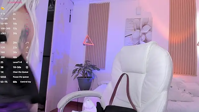 Snapshot of Kendall_Bunnyy chatting on 03-17-25, 09:02 Kendall Bunnyy online show from 03-17-25, 09:02