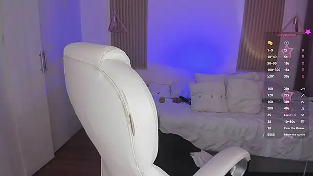 Snapshot of Kendall_Bunnyy chatting on 09-16-25, 08:21 Kendall Bunnyy online show from 09-16-25, 08:21