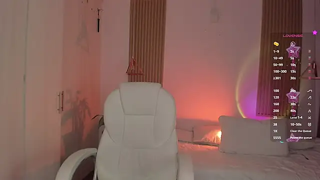 Snapshot of Kendall_Bunnyy chatting on 10-13-25, 09:15 Kendall Bunnyy online show from 10-13-25, 09:15