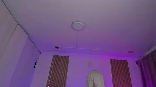 Snapshot of Kendall_Bunnyy chatting on 10-25-25, 08:36 Kendall Bunnyy online show from 10-25-25, 08:36