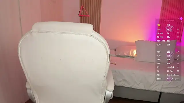 Snapshot of Kendall_Bunnyy chatting on 10-30-25, 07:58 Kendall Bunnyy online show from 10-30-25, 07:58