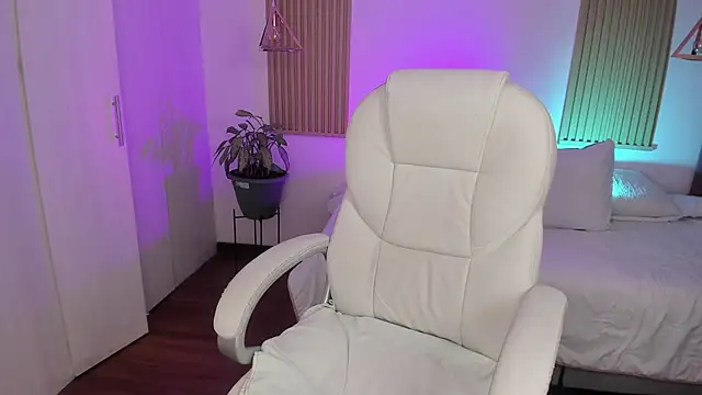 Snapshot of Kendall_Bunnyy chatting on 11-11-25, 08:42 Kendall Bunnyy online show from 11-11-25, 08:42