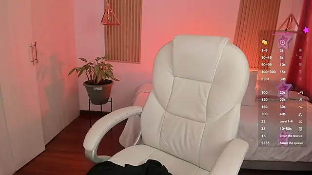 Snapshot of Kendall_Bunnyy chatting on 12-15-25, 06:56 Kendall Bunnyy online show from 12-15-25, 06:56