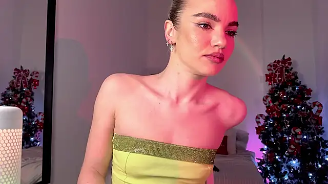 Snapshot of Heidi11 chatting on 12-14-24, 03:47 Heidi11 online show from 12-14-24, 03:47