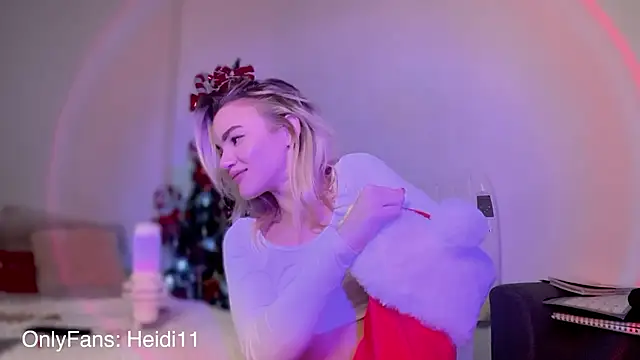 Snapshot of Heidi11 chatting on 12-17-24, 08:10 Heidi11 online show from 12-17-24, 08:10