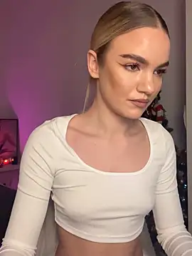 Snapshot of Heidi11 chatting on 12-23-24, 05:43 Heidi11 online show from 12-23-24, 05:43