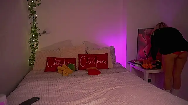 Snapshot of Heidi11 chatting on 12-26-24, 01:29 Heidi11 online show from 12-26-24, 01:29