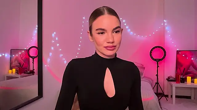 Snapshot of Heidi11 chatting on 01-12-25, 08:03 Heidi11 online show from 01-12-25, 08:03