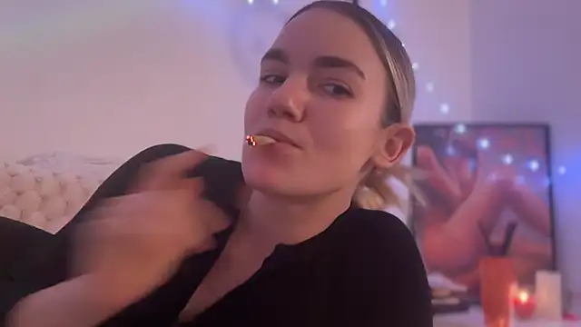 Snapshot of Heidi11 chatting on 01-17-25, 10:23 Heidi11 online show from 01-17-25, 10:23