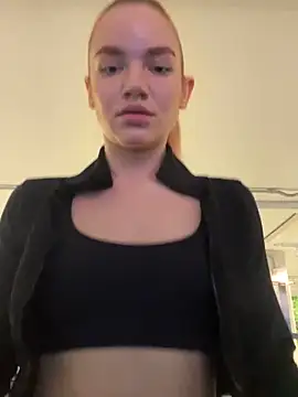 Snapshot of Heidi11 chatting on 02-12-25, 04:11 Heidi11 online show from 02-12-25, 04:11