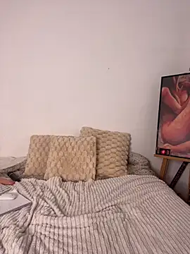 Snapshot of Heidi11 chatting on 03-04-25, 06:29 Heidi11 online show from 03-04-25, 06:29