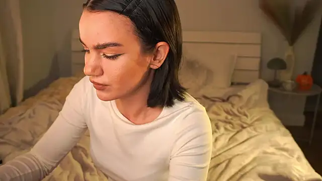 Snapshot of Heidi11 chatting on 10-23-25, 02:22 Heidi11 online show from 10-23-25, 02:22