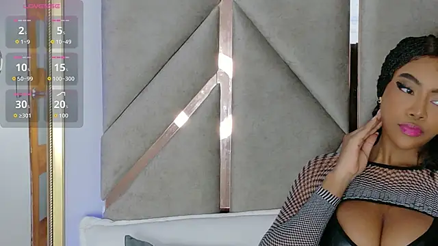 Snapshot of Lola_King chatting on 10-24-25, 11:23 Lola King online show from 10-24-25, 11:23