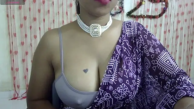 Snapshot of Preeti-Sexy chatting on 02-08-25, 06:22 Preeti-Sexy online show from 02-08-25, 06:22