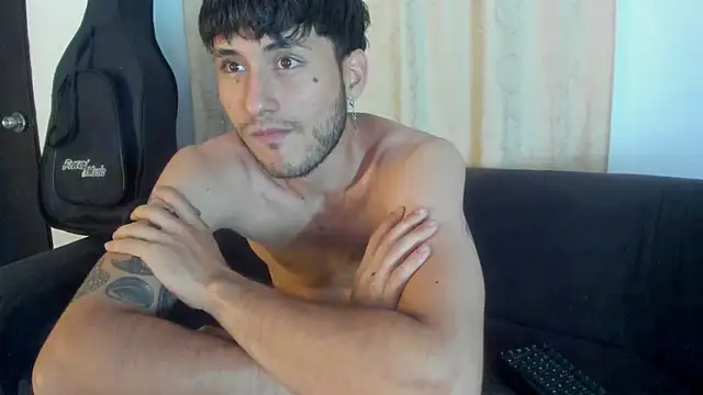 Snapshot of Henrikk_senn chatting on 10-03-25, 10:51 Henrikk senn online show from 10-03-25, 10:51