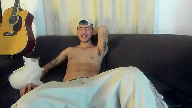 Snapshot of Henrikk_senn chatting on 10-26-25, 02:50 Henrikk senn online show from 10-26-25, 02:50