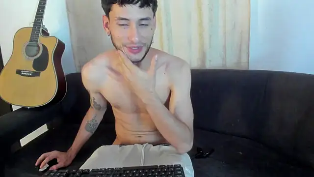 Snapshot of Henrikk_senn chatting on 11-02-25, 09:00 Henrikk senn online show from 11-02-25, 09:00