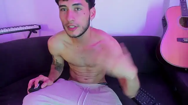 Snapshot of Henrikk_senn chatting on 11-11-25, 12:10 Henrikk senn online show from 11-11-25, 12:10