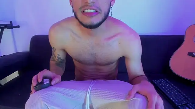 Snapshot of Henrikk_senn chatting on 11-24-25, 01:38 Henrikk senn online show from 11-24-25, 01:38