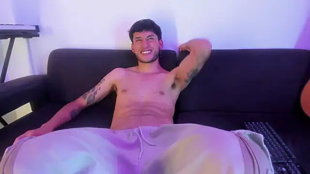 Snapshot of Henrikk_senn chatting on 12-18-25, 06:19 Henrikk senn online show from 12-18-25, 06:19