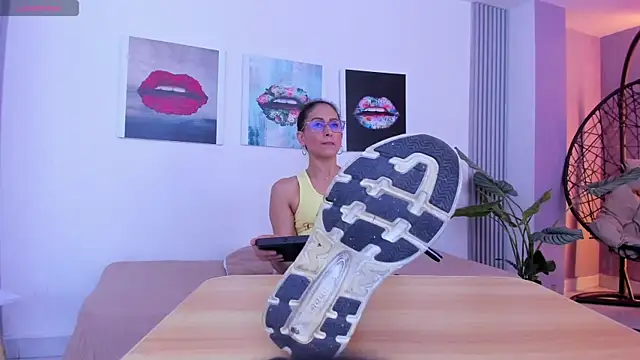 Angela donnato online show from 11-19-25, 03:28