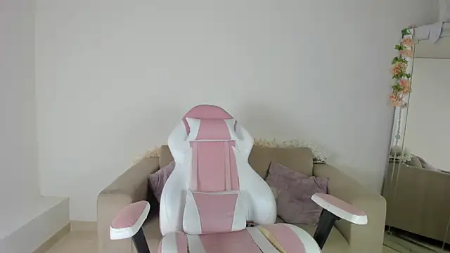 Snapshot of Charlotte_cowell_sub1_ chatting on 12-19-24, 04:45 Charlotte cowell sub1 online show from 12-19-24, 04:45