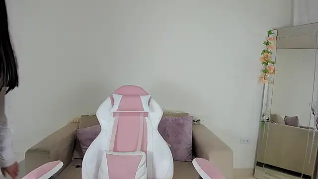 Snapshot of Charlotte_cowell_sub1_ chatting on 12-26-24, 11:35 Charlotte cowell sub1 online show from 12-26-24, 11:35