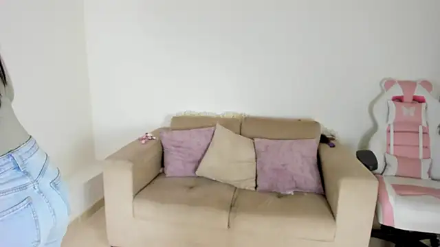 Snapshot of Charlotte_cowell_sub1_ chatting on 02-06-25, 10:10 Charlotte cowell sub1 online show from 02-06-25, 10:10