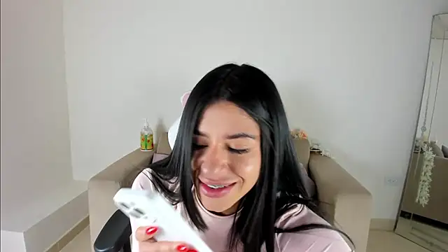 Snapshot of Charlotte_cowell_sub1_ chatting on 02-12-25, 04:33 Charlotte cowell sub1 online show from 02-12-25, 04:33