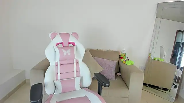 Snapshot of Charlotte_cowell_sub1_ chatting on 02-23-25, 09:37 Charlotte cowell sub1 online show from 02-23-25, 09:37