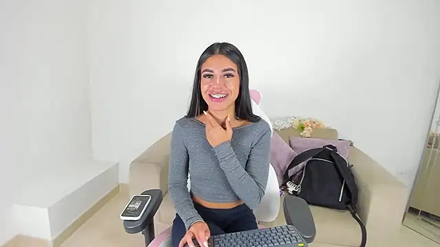 Snapshot of Charlotte_cowell_sub1_ chatting on 03-12-25, 11:33 Charlotte cowell sub1 online show from 03-12-25, 11:33