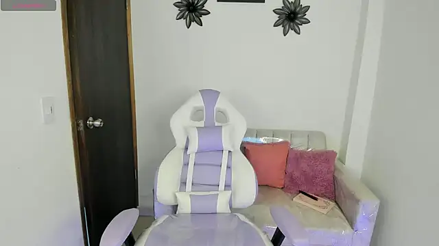 Snapshot of Charlotte_cowell_sub1_ chatting on 03-20-25, 11:23 Charlotte cowell sub1 online show from 03-20-25, 11:23