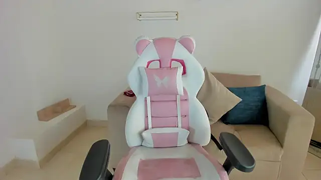 Snapshot of Charlotte_cowell_sub1_ chatting on 09-15-25, 06:08 Charlotte cowell sub1 online show from 09-15-25, 06:08