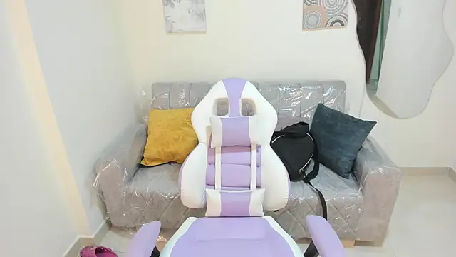 Snapshot of Charlotte_cowell_sub1_ chatting on 09-29-25, 03:17 Charlotte cowell sub1 online show from 09-29-25, 03:17