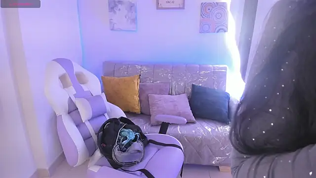 Snapshot of Charlotte_cowell_sub1_ chatting on 10-16-25, 02:51 Charlotte cowell sub1 online show from 10-16-25, 02:51