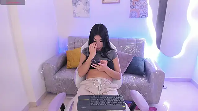 Snapshot of Charlotte_cowell_sub1_ chatting on 10-18-25, 04:19 Charlotte cowell sub1 online show from 10-18-25, 04:19