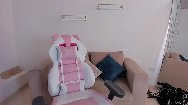 Snapshot of Charlotte_cowell_sub1_ chatting on 10-23-25, 03:55 Charlotte cowell sub1 online show from 10-23-25, 03:55