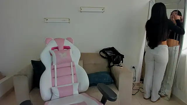 Snapshot of Charlotte_cowell_sub1_ chatting on 10-28-25, 03:36 Charlotte cowell sub1 online show from 10-28-25, 03:36