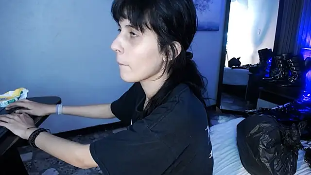 Snapshot of bellatrix25 chatting on 12-27-24, 08:07 bellatrix25 online show from 12-27-24, 08:07