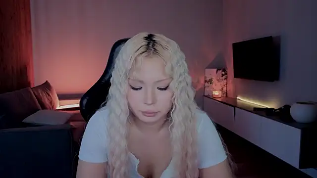 RileyMee online show from 04-14-26, 06:19