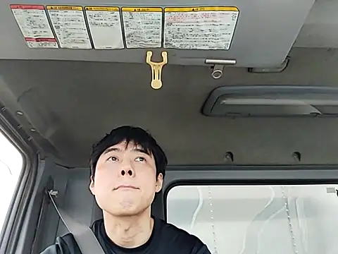 whitebriefboy online show from 04-06-26, 10:33